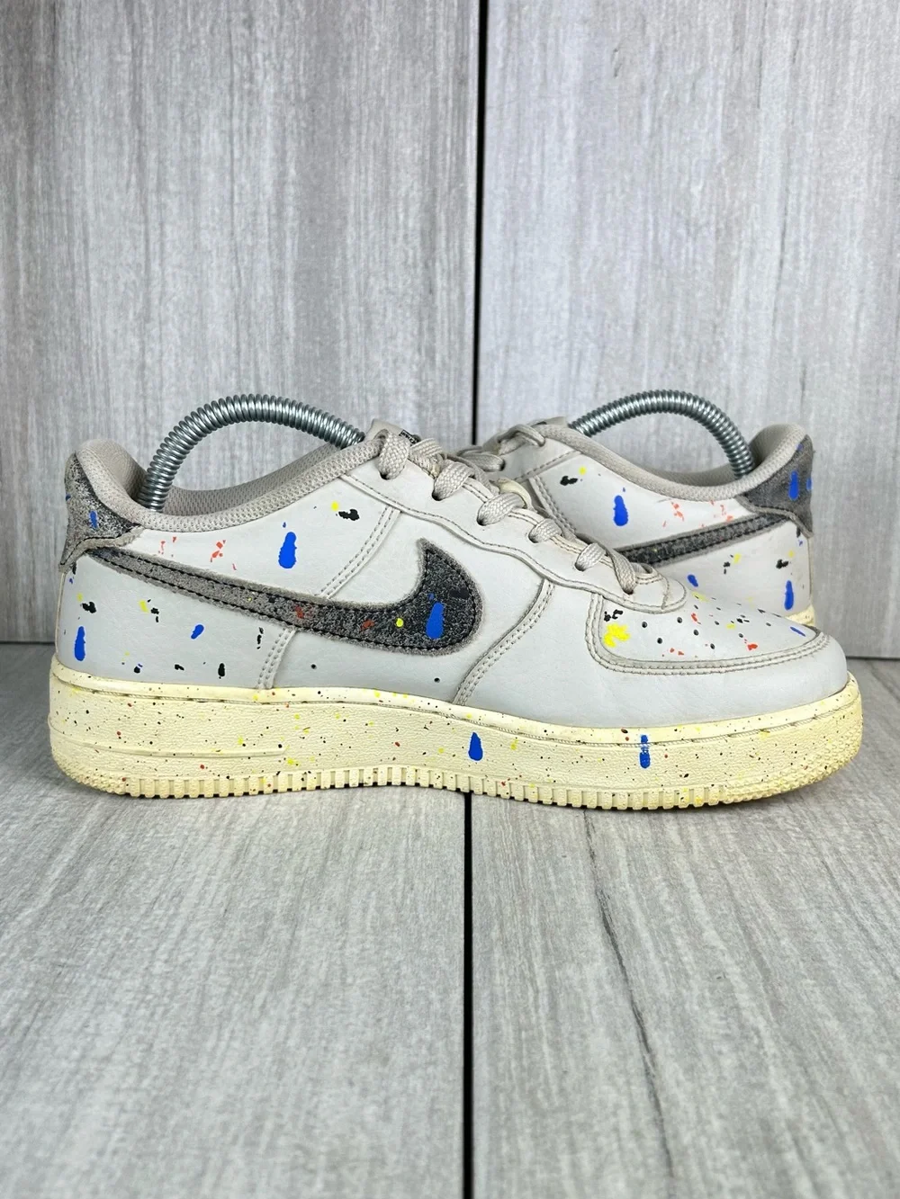 Nike Air Force 1 One LV8 Taupe Paint Splatter Sneaker Shoes Womens Size 8.5 7Y